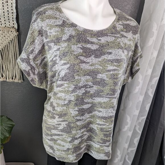 Bobeau Short Sleeve Hacci T-Shirt in Green Camo - Picture 3 of 10